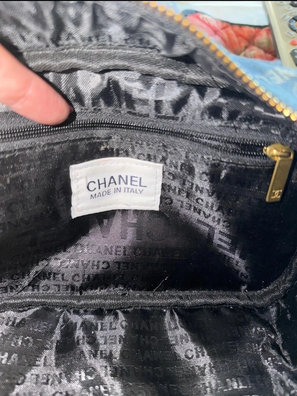 CHANEL Blue Denim CC Logo Crossbody Bag with Gold Chain - Picture 5 of 6